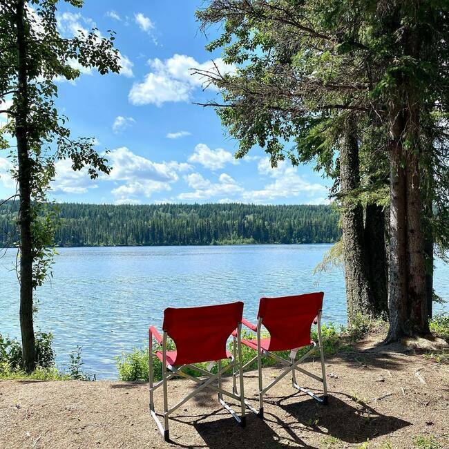 Lac La Hache Lakefront Relaxation
